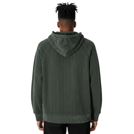 بلوفر بسوستة ربع وغطاء رأس